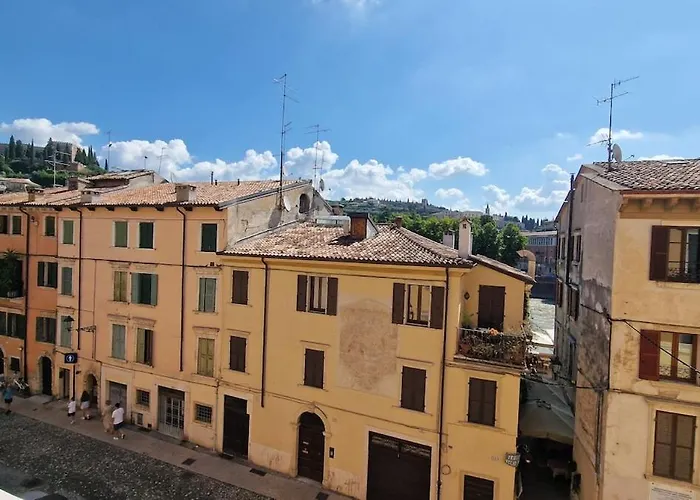 Bilocale Fronte Teatro Romano, 8' Arena, 4' Casa Di Giulietta Апартаменты Верона